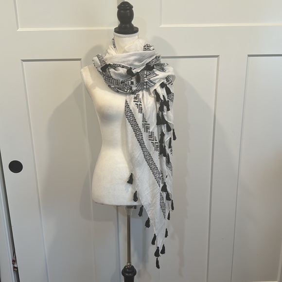 Kitara oversized scarf - Picture 2 of 4